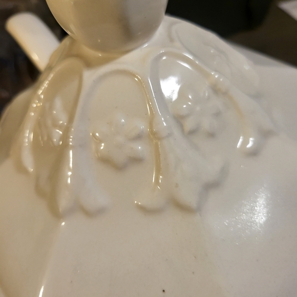 Vintage Ironstone Style White Soup Tureen With Ladle - Picture 6 of 7